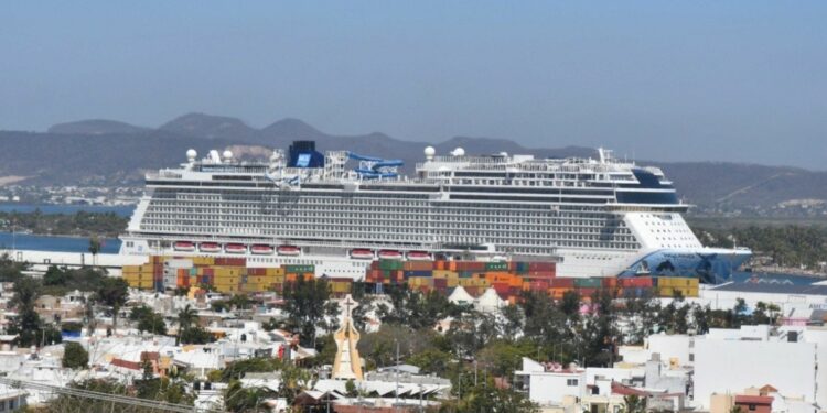 Arriba el crucero Nordwigian Bliss a Mazatlán
