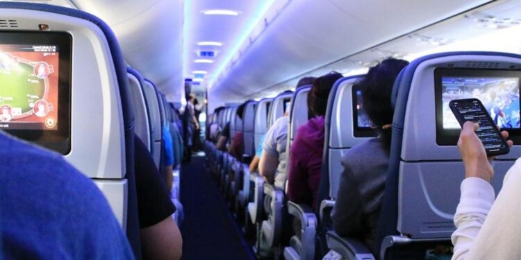 Arruinaron sus vacaciones al dejarla sin comer en un vuelo de 9 horas
