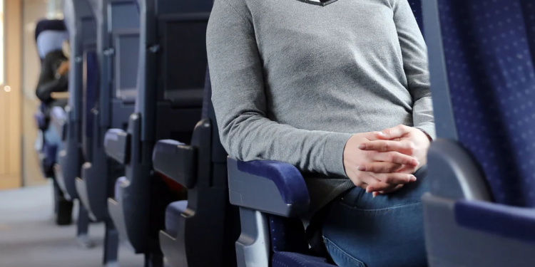 Beber mucho y moverse, claves para evitar una trombosis en viaje