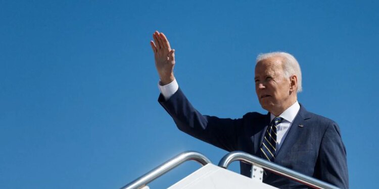 Biden planea reunirse con líderes de la OTAN en Bruselas para tratar de Ucrania -fuentes