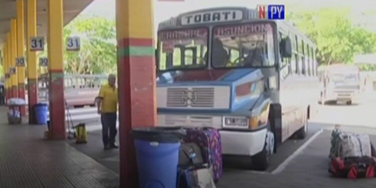 Buses de media y larga distancia vuelven a circular