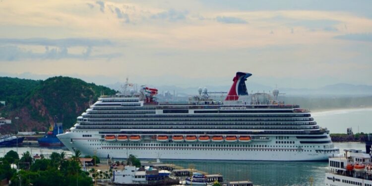 CDC reducen el nivel de riesgo para viajes en crucero