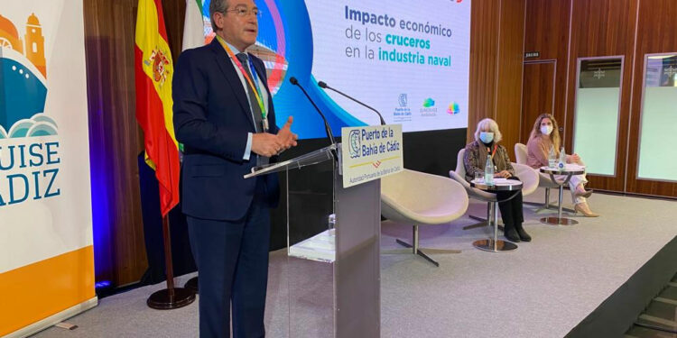 Cádiz acoge una jornada sobre el impacto económico de los cruceros en la industria naval