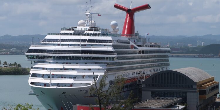 Capacitarán a integrantes de la industria turística para mejorar atención a los visitantes de cruceros en Puerto Rico