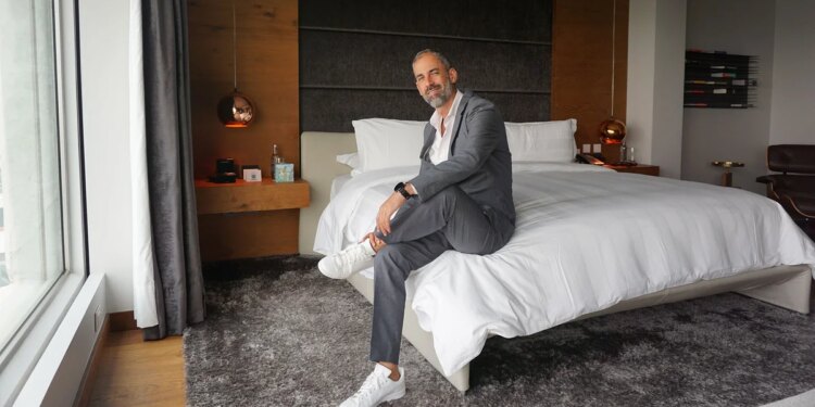 Catador de hoteles de ultra lujo: la historia del argentino que tiene el mejor trabajo del mundo
