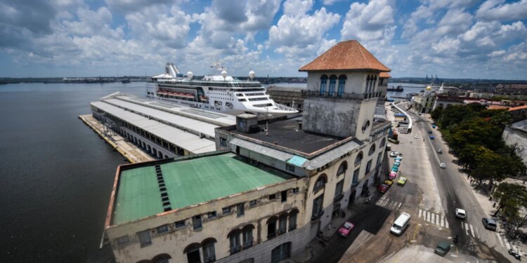 Compañías de cruceros podrían desembolsar cientos de millones por traficar con propiedades confiscadas en Cuba