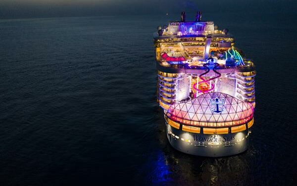 Crucero más grande del mundo visitará Roatán en su ruta inaugural por el Caribe