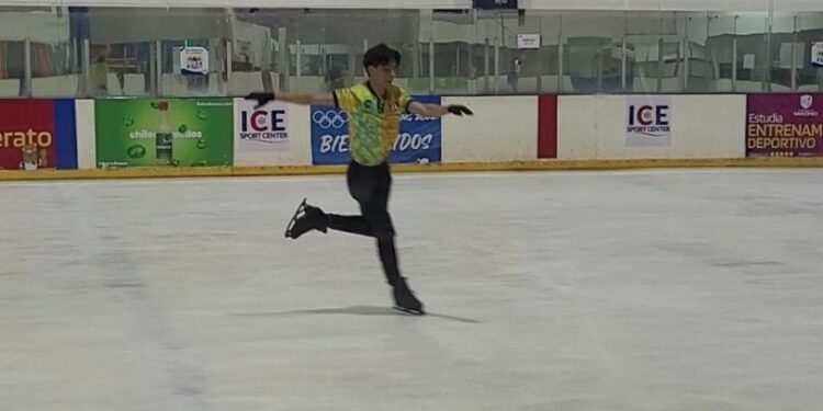 Donovan Carrillo entrena en León antes de viajar a Francia al Mundial de Patinaje Artístico