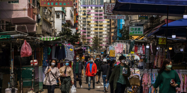 EEUU recomienda evitar los viajes a Hong Kong por las reglas contra el coronavirus