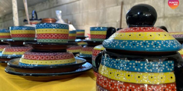 Familia Ponce Escutia trae su arte en barro de Michoacán para el mundo