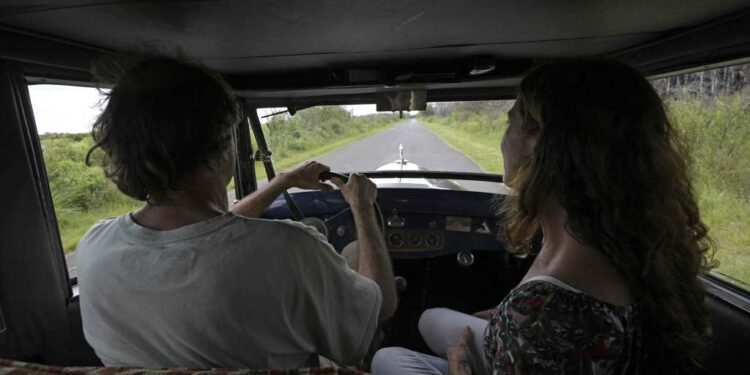 Familia argentina regresa a su país luego de viajar por el mundo 22 años en un auto de 1928 – Prensa Libre