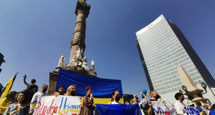 Familias rusas y ucranianas arriban a Tijuana para pedir asilo político en EU