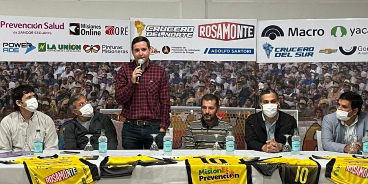 Federal A | Crucero presentó su plantel y la nueva camiseta para afrontar la temporada