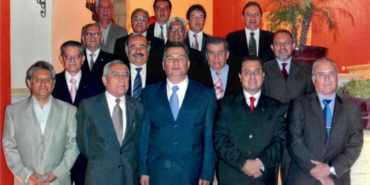 Foto histórica de presidentes de CMIC