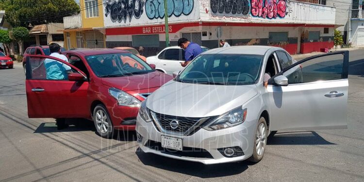 Hoy Tamaulipas - Accidentes en Tamaulipas Solo daos materiales por choque de crucero en Victoria