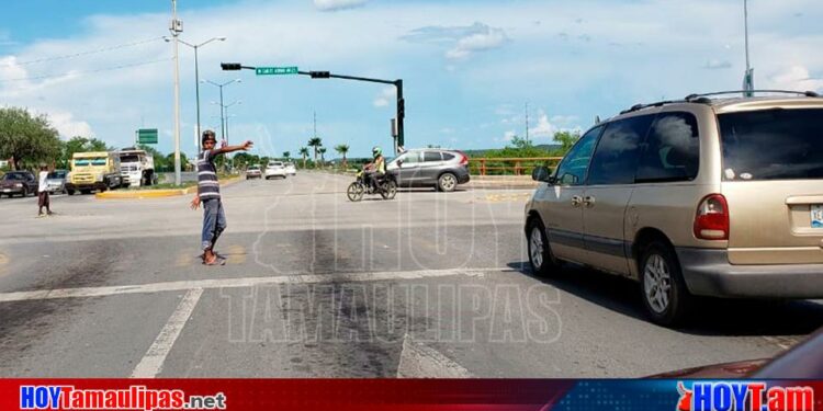 Hoy Tamaulipas - Tamaulipas Ahora retiran a vendedores en cruceros de Victoria