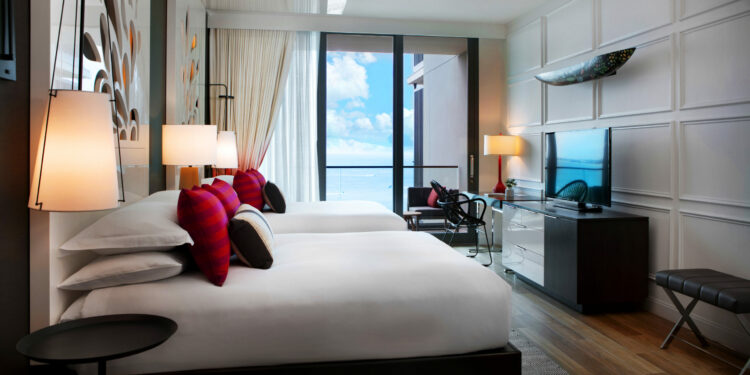 IHG Hotels & Resorts se asocia a Expedia Group