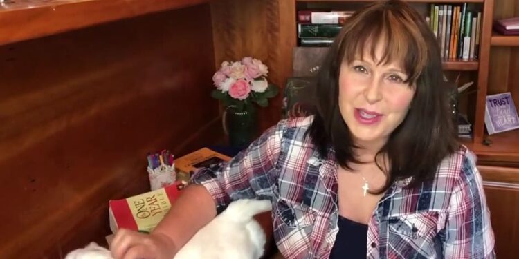 Doreen Virtue era una popular autora de libros New Age, pero al hacerse cristiana tuvo que cambiar su vida