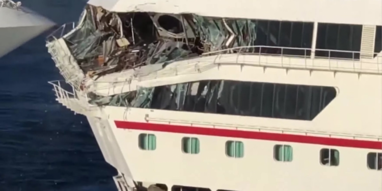 Impactantes imágenes | Dos cruceros chocaron y se produjeron grandes destrozos