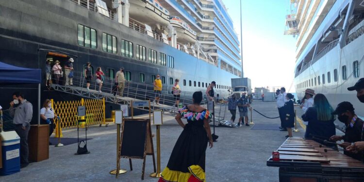 Incop propone nueva ruta de cruceros desde Panamá hasta Guatemala