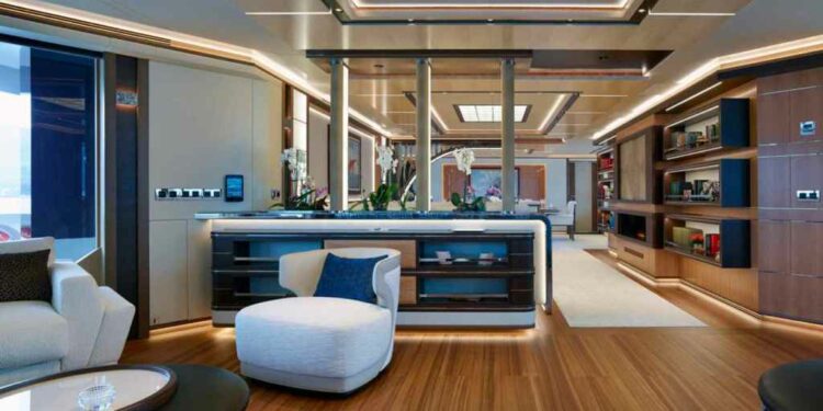 Así es por dentro el Galactica Super Nova, el barco de Vaguit Alekpérov.