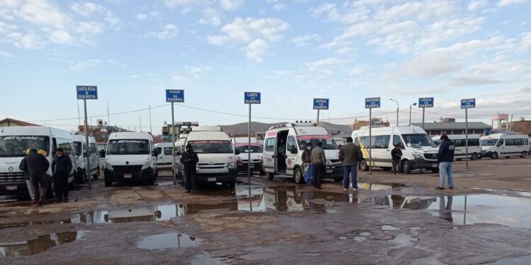 Juliaca: Pasajeros a Crucero y Asillo mostraron su malestar por la falta de vehículos que brinden servicio en esta ruta de la región