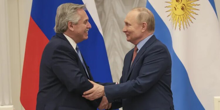 La cantidad de acompañantes de Alberto Fernández en el viaje a Rusia  muestra la importancia de ese país para la gestión actual. Fueron unas 200 personas y tan solo el alquiler de un jet a Aerolíneas Argentinas costó, según la reconstrucción de LA NACION, US$596.000.