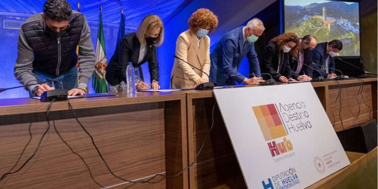 La provincia de Huelva firma un pacto por el Turismo