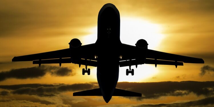 Las aerolíneas están aprovechando el regreso de los viajes. Mira cómo