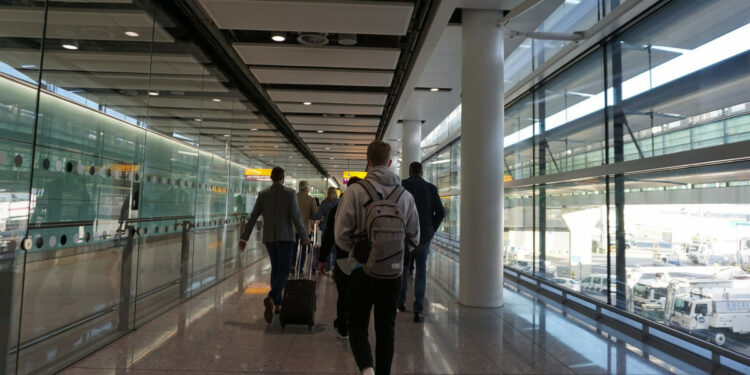 Londres anuncia el fin de las restricciones para viajes internacionales