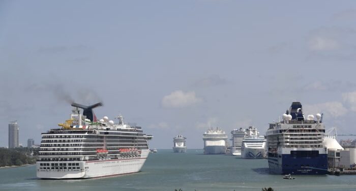 Los CDC retiran advertencia de COVID-19 para viajes en cruceros
