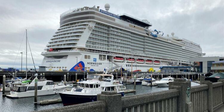 Los CDC retiran advertencia sobre riesgo de contraer COVID-19 al viajar en crucero