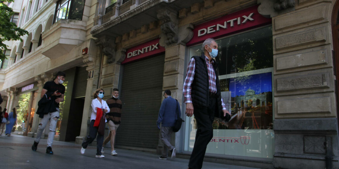 Imagen del establecimiento Dentix, ya desaparecido de la Gran Vía, que acaparó en 2021 numerosas reclamaciones./MANU CECILIO
