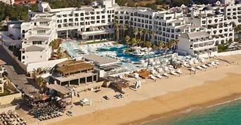 ME Cabo es nombrado Committed Queer Destinations Hotel