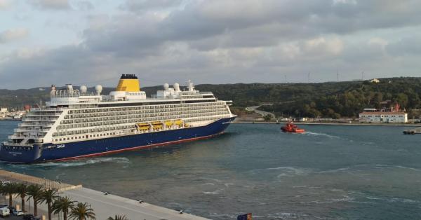 Maó recibe el primer crucero de la temporada de este año