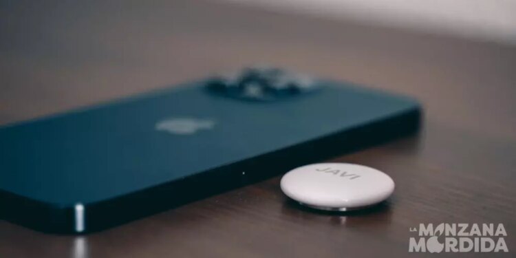 iPhone y AirTag