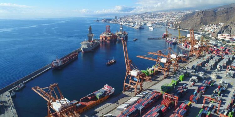 Mercancía general y graneles líquidos alzan los tráficos del Puerto de Tenerife