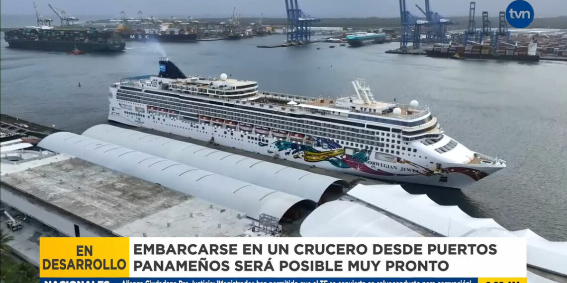 Miles de turistas a bordo del Norwegian Jewel llegan a Colón