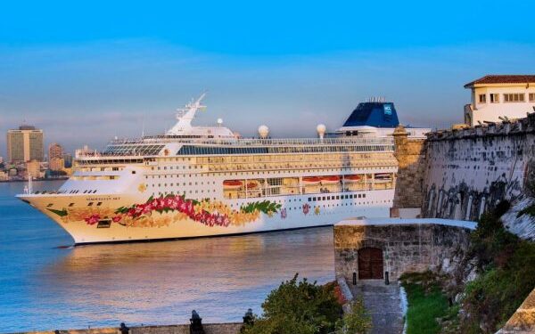 Norwegian Sky vuelve a los servicios en el Caribe tras la pandemia