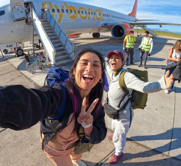 Fátima Sotomayor y Daniela Cabrera, creadoras de Misias pero Viajeras, han recorrido 20 países al rededor de todo el mundo. Foto: Captura / @misiasperoviajeras