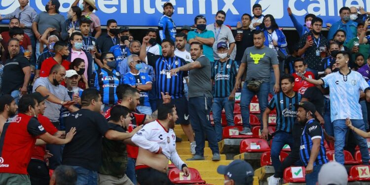 Querétaro vs. Atlas: Prohíben a clubes dar boletos o viajes a las barras
