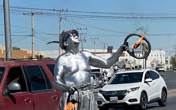 Realiza el tin tan plateado su show en crucero de la gómez morín