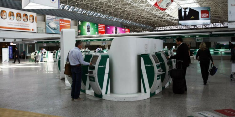 Reclaman que se pueda viajar dentro de Europa sin vacunación ni test