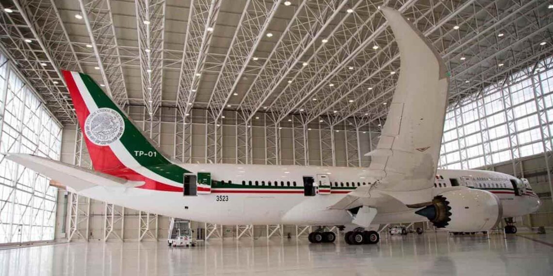 Rentarán el avión presidencial para bodas, XV años, celebraciones especiales y viajes privados, anuncia AMLO
