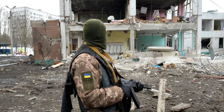 Rusia bombardeó una base militar en Lviv, en frontera de Ucrania con Polonia: hay al menos nueve muertos y 57 heridos