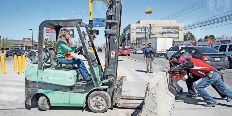 Se planta diputada en crucero de la Tecnológico