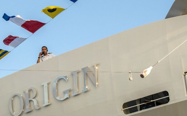 Silversea bautiza nuevo Silver Origin en Islas Galápagos