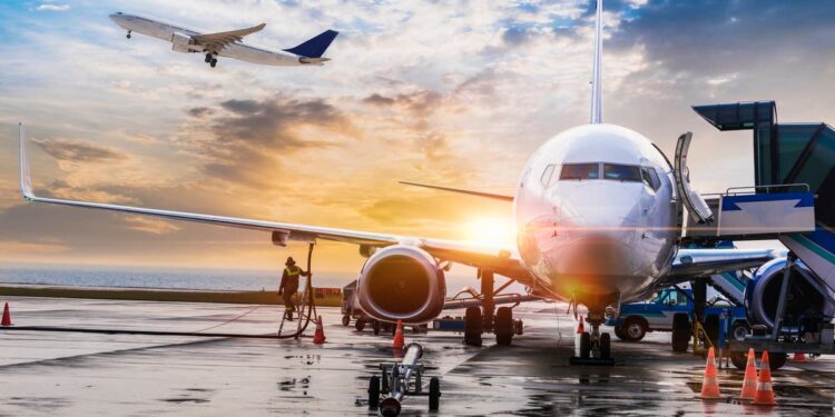 Sin cubrebocas, con tarifas más altas: cómo cambiarán los viajes aéreos en EE.UU. en un mundo pospandémico