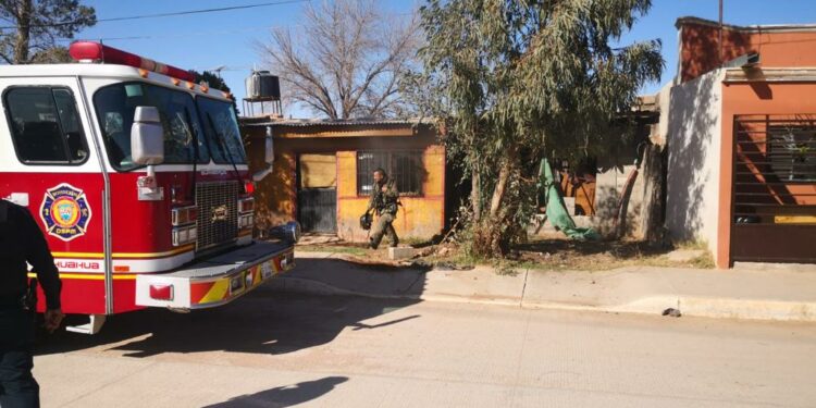 Sofocan incendio de basura en vivienda de colonia Crucero – Las Noticias de Chihuahua – Entrelíneas
