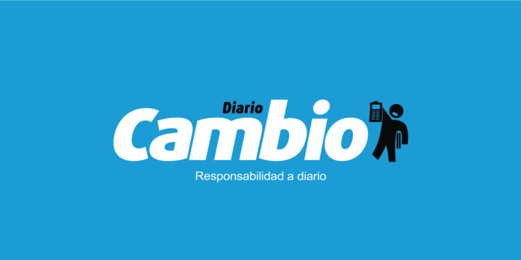 Taxistas argentinos estacionan detrás del Shopping de Salto, ofrecen viajes con tarifas sensiblemente menores